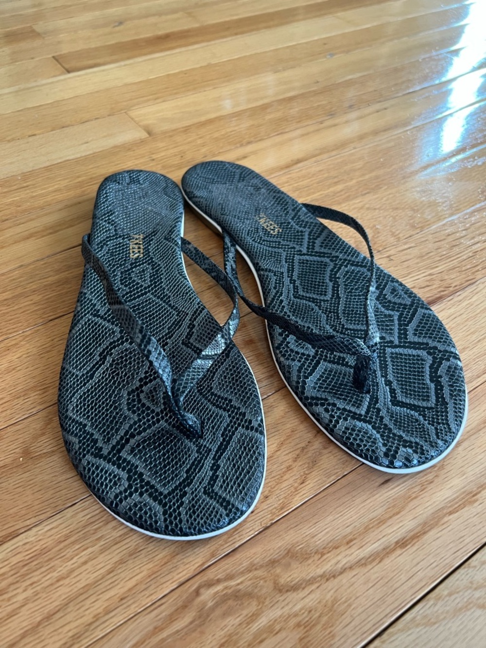 TKEES Black Snakeskin-Pattern Flip Flop Sandals